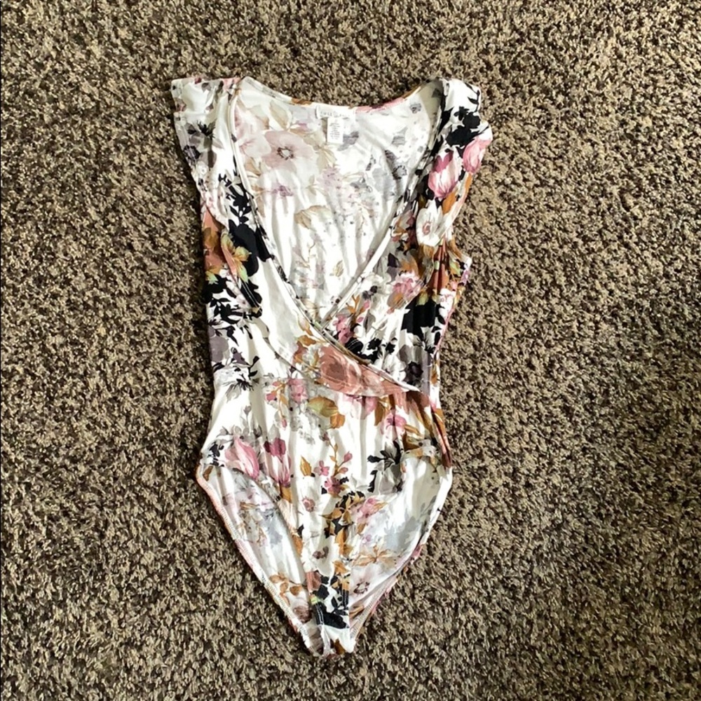 Floral deep V ruffled bodysuit